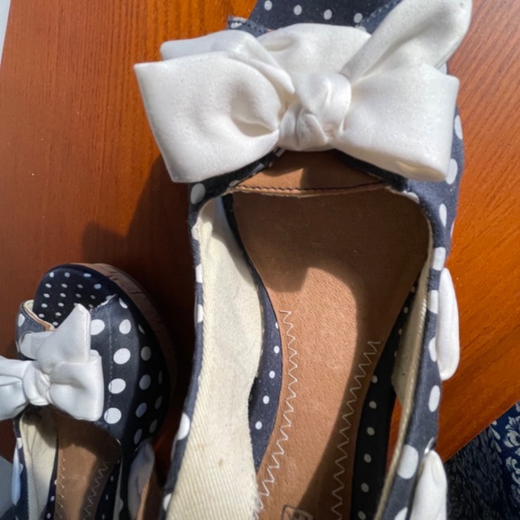 Sperry Top Sider Navy Blue/White Polka Dot Wedge Shoes With White Bow Design- N - Picture 10 of 11